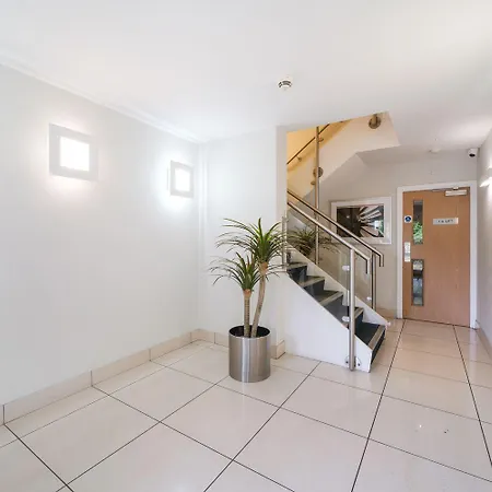Heathrow Apartment With Parking & Gym West Drayton  Exterior photo