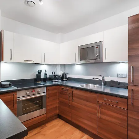 Heathrow Apartment With Parking & Gym West Drayton  Exterior photo
