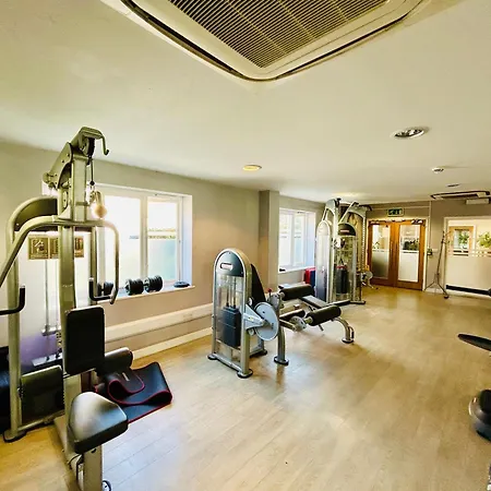 Heathrow Apartment With Parking & Gym West Drayton  Exterior photo