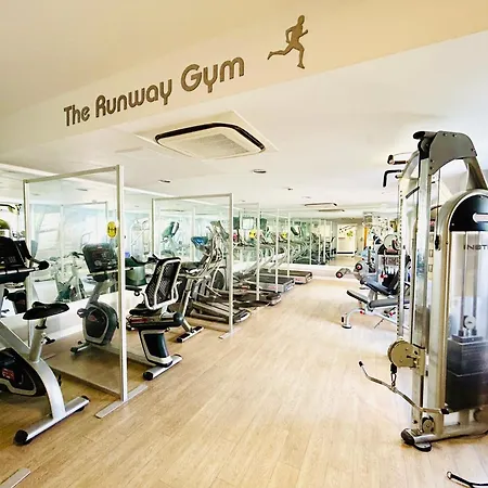 Heathrow Apartment With Parking & Gym West Drayton  Exterior photo