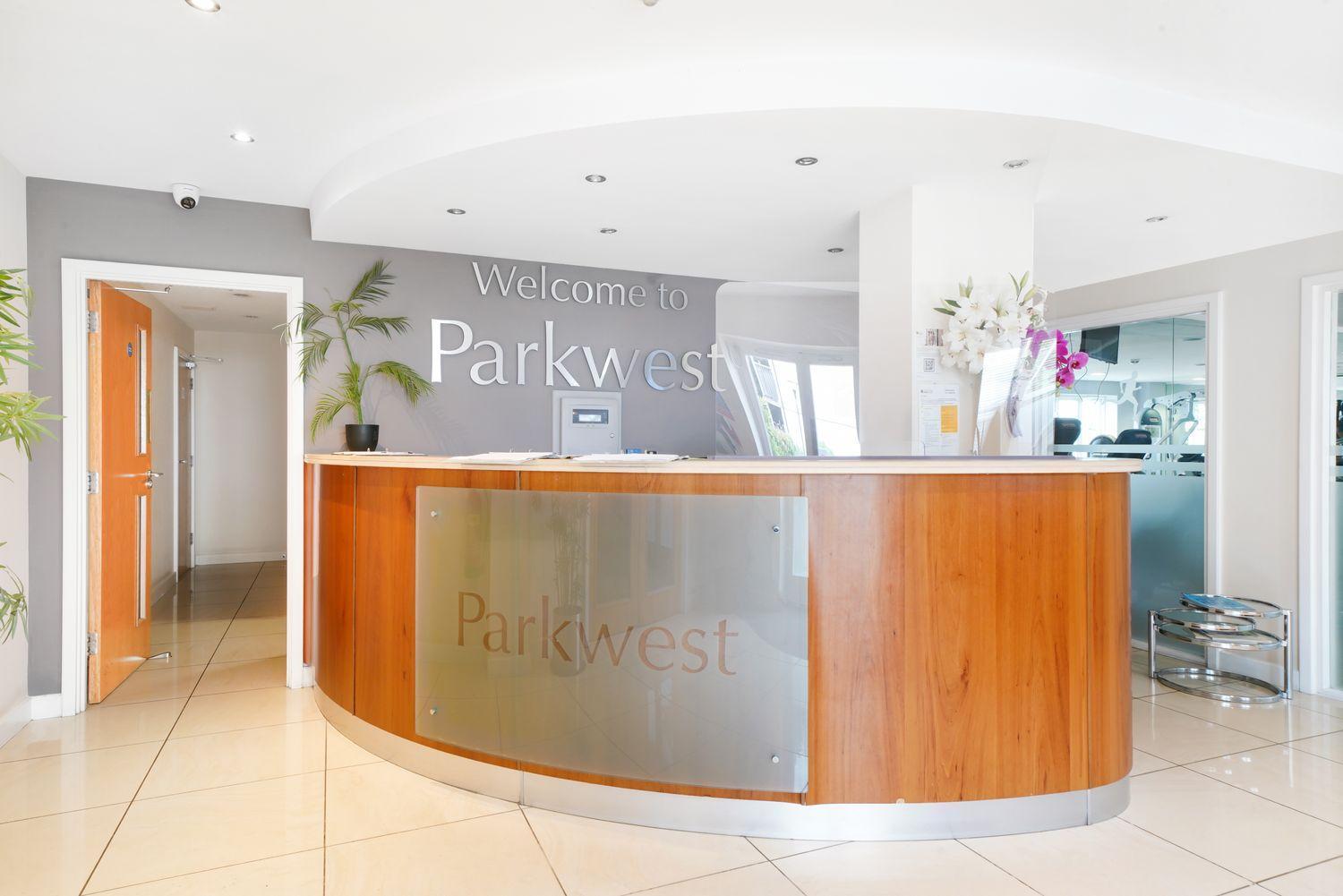 Apartment Heathrow With Parking & Gym