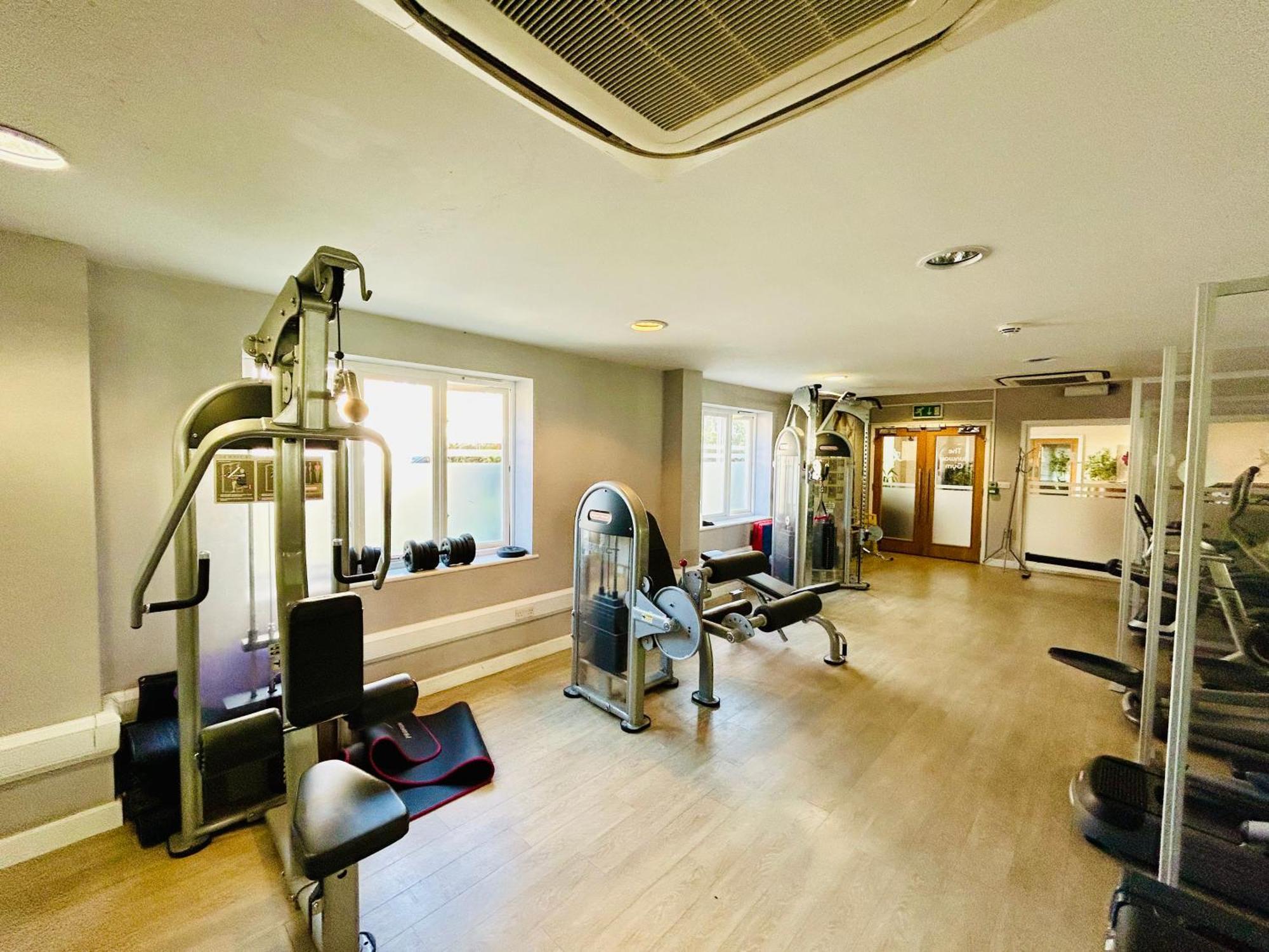 Heathrow With Parking & Gym * West Drayton (Middlesex)